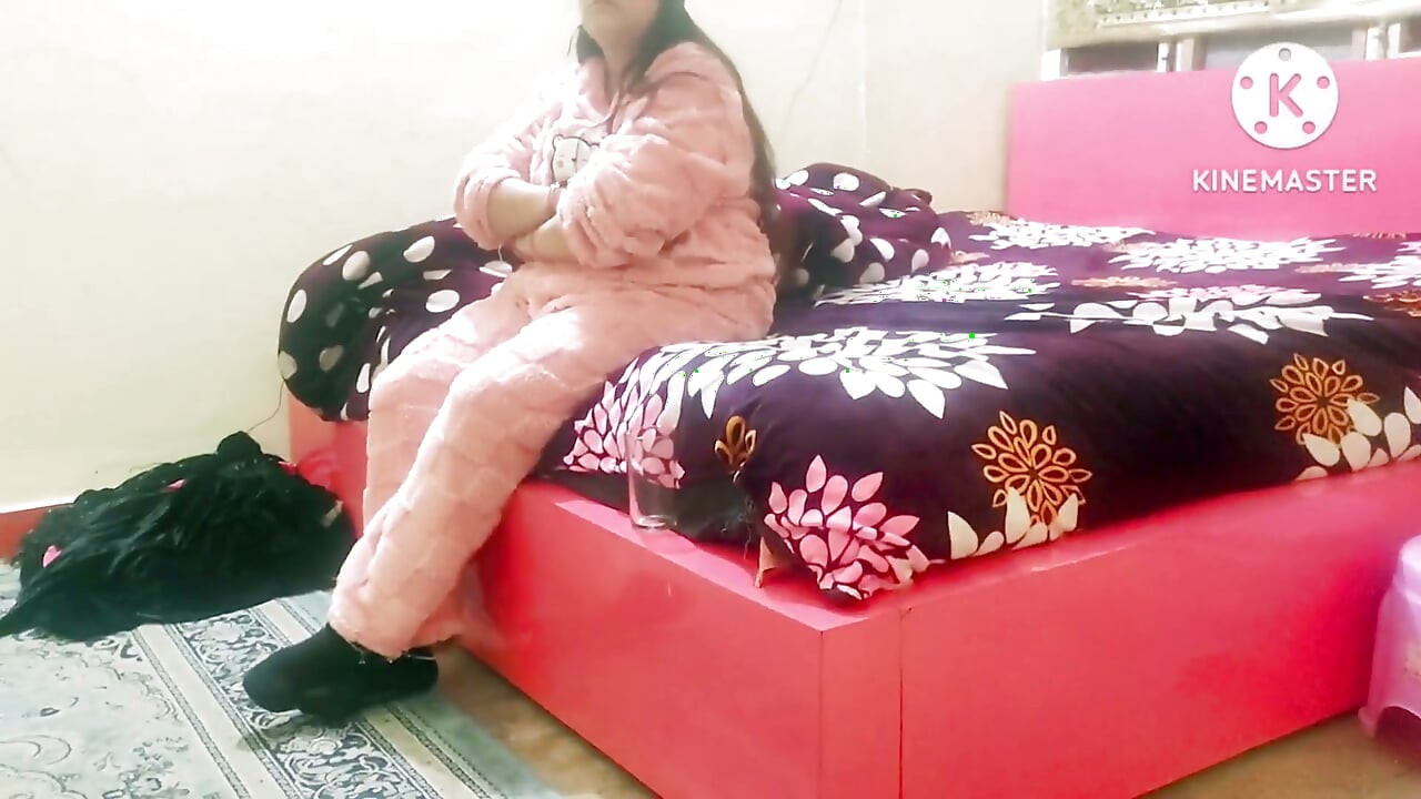 BBC Chor Ne Bhabhi Ko Berahmi Se Choda Aur Baar Chodta Raha