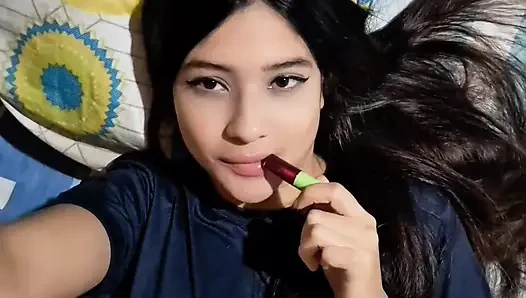 Girl Gets Hot and Shows off Her Big Ass
