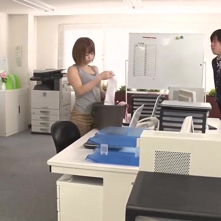 Otuz çalışkan kadın, adanmışlıklarını karşı konulmaz, saat başı tutkuya dönüştürüyor. - 08