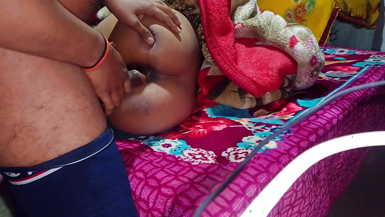 Village girlfriend ko new year par ghar bulaaakar room me gand wishs kiya