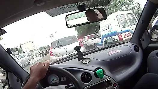 Arkadaşlar akneli bir kıza bindi ve ortodontik diş tellerini spermle doldurdu