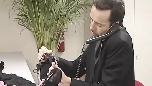 21-jährige anal gefickte sekretärin aus frankreich im büro geritten