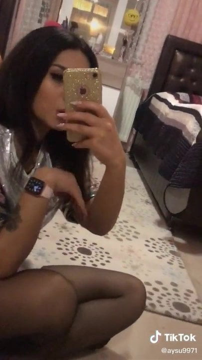 Aze Tiktok girl nylon feet