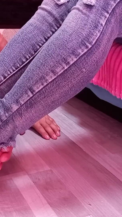 Foot worship for a blonde mature woman | Clip 1
