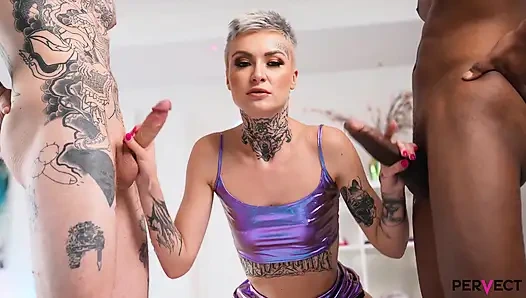 Tabitha poison göt ve amına ırklararası bir şey alıyor ve ardından büyük bir yüze boşalma!