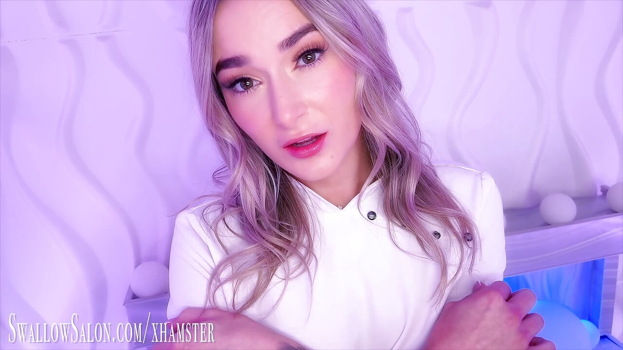 Thea Summers Menyampaikan Blowjob Seksi Di Salun Telan