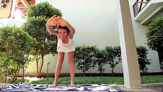 Aliran Yoga Sensual: Merangkul Seni Keseimbangan dan Keinginan