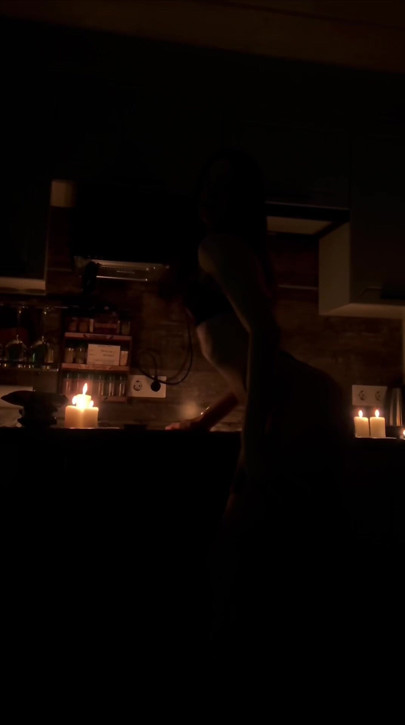 A ritual of beauty and grace. In this semi-darkness, only my body dictates the rules.