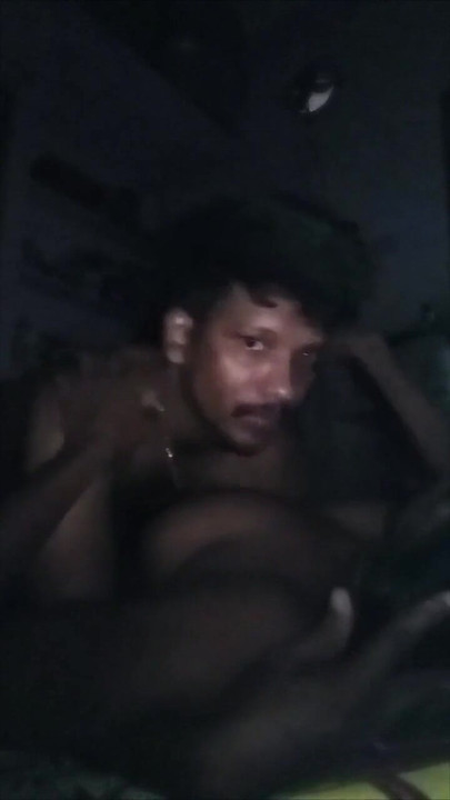 Superbe moment de « Une BBW indienne s’embrasse le cul »