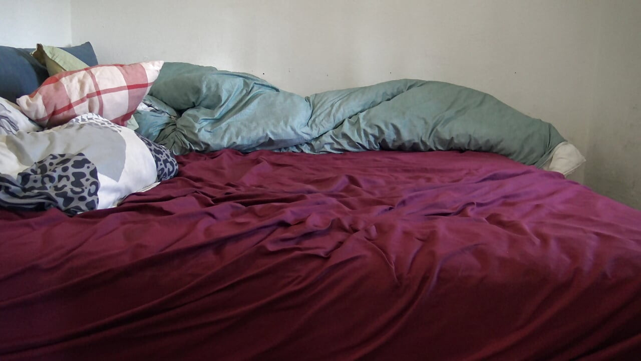 Enfermeira tocou meu pau peludo e bolas peludas