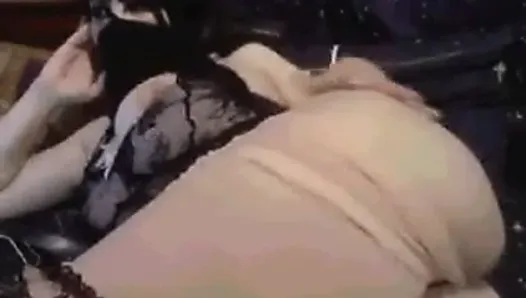 Une musulmane arabe sexy exhibe son corps devant la webcam