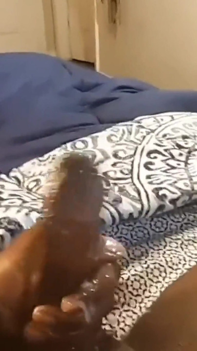 Соло-мастурбация Факел жестко кончает