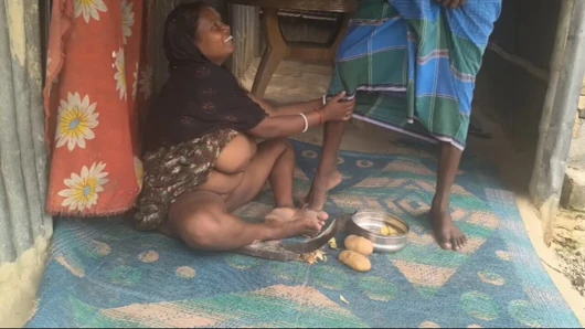 Indian desi housewife Ne dudh pilaya aur chudai Kiya