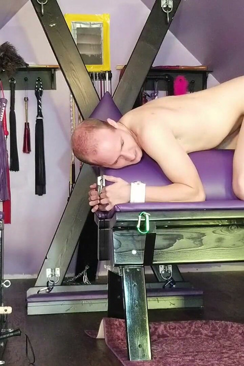 Tinder Date Gets Legs Waxed in Order to Get Laid