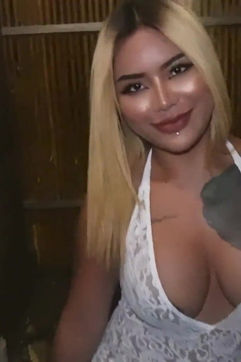 Blondă blondă asiatică din silicon gât adânc și sex și creampie de Monger