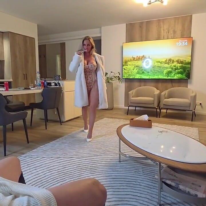 Hotel Bar Stranger! One Night, Three Cumshot
