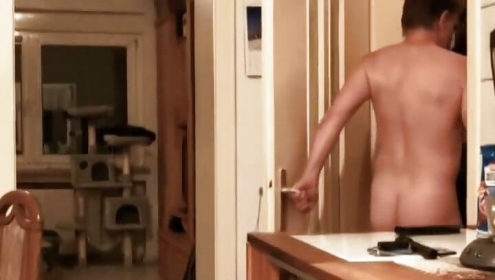 2025-08-17 leaving the flat completly nude