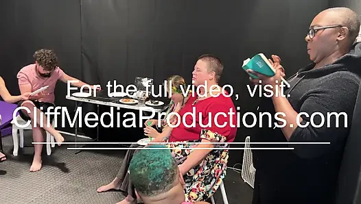 Seks bağımlıları destek grubu grup seks partisine dönüşüyor - cliff media productions