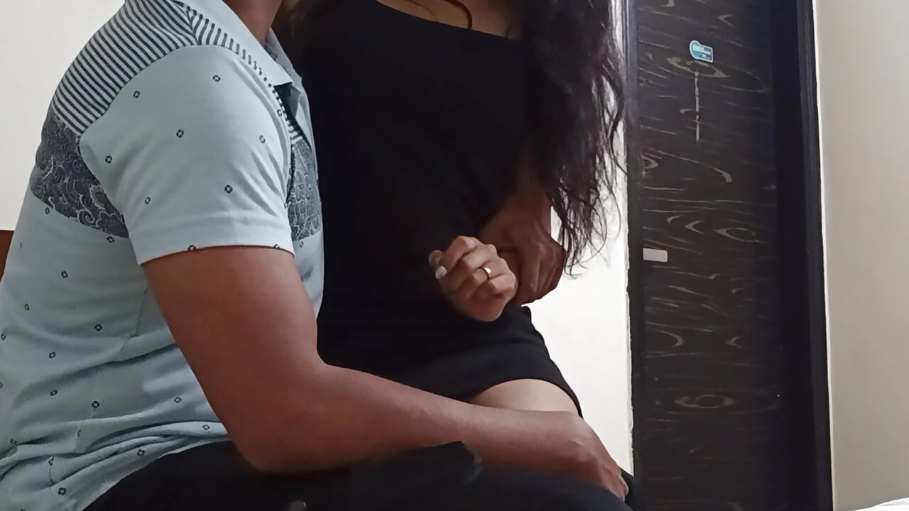 Promotion ke liye gai boss ke ghar bos ne diya promotion bed pr liya ke