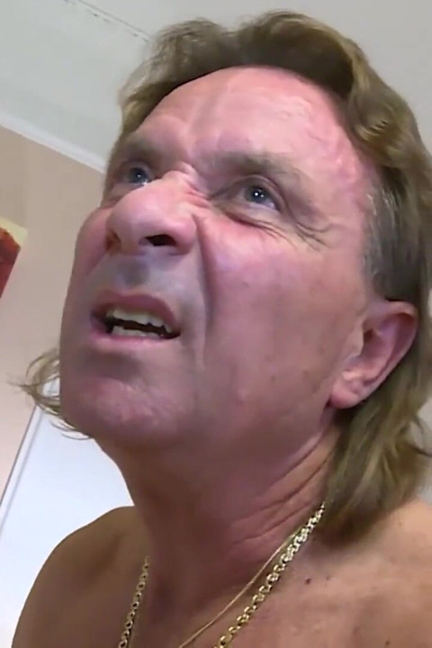 Ateşli amcık yatak odasında sikişiyor