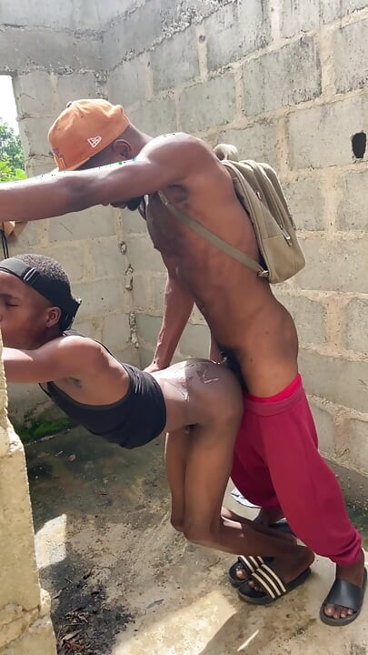 Me cavando mais fundo levou a uma gozada repentina