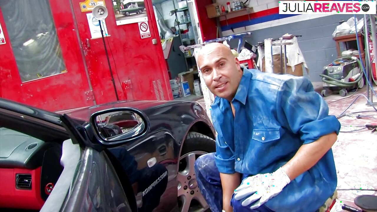 Er bekommt einen dreier in seiner autowerkstatt