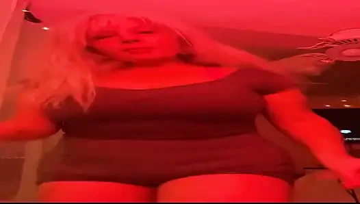 Танец с Rosie? Давай, Сладкая гороха. Вставай и давай пошевелим наше тело!! Вместе...
