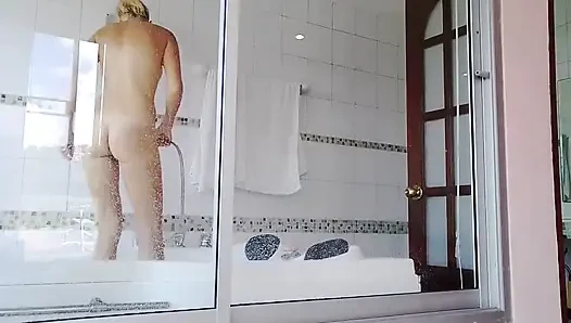 Banyoda Bana Bak