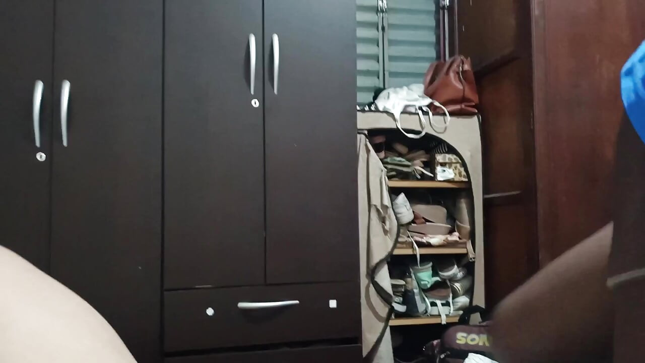 I sucked the naughty girl's pussy on the bed