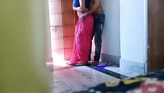 Holi gününde, komşu yengenin amının rengini renkle değiştirdim