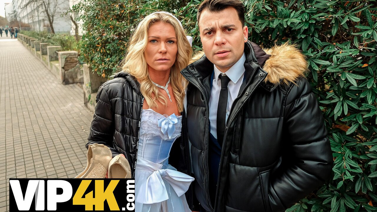 Debt4k. verzamelaar heeft seks met blondine in het bijzijn van haar toekomstige echtgenoot