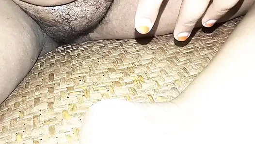 Momen solo sensual sensual! Cewek sange ini dengan sensual!