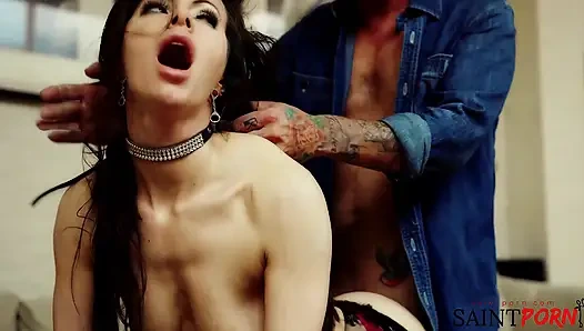 Amica Bentley ıslak ve kıllı amcığıyla yarağa sarıyor