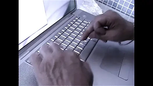 Pantat bahenol cewek hot rambut cokelat ini dientot habis-habisan vol 3