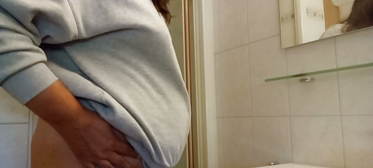 BBW belly wobbling shower mature German