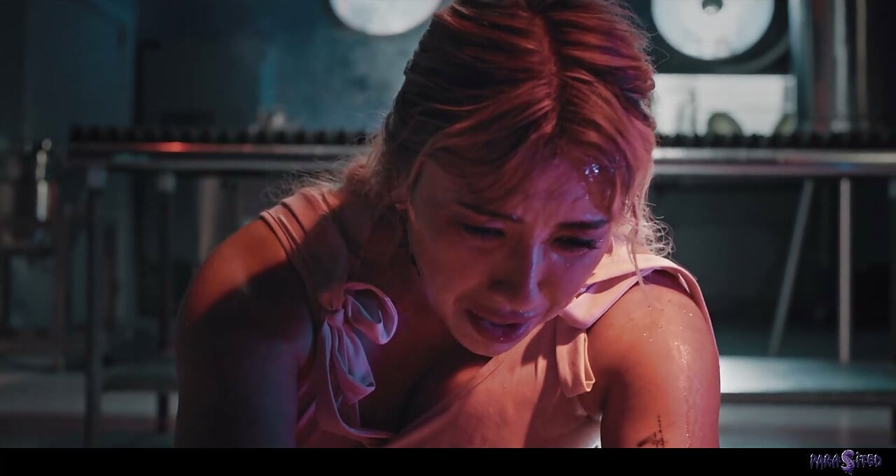 Εξωγήινοι ελέγχουν το μυαλό για σεξ - Cyber Doll & Kendra Sunderland