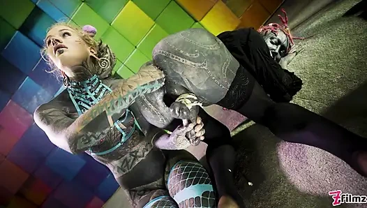 Trans lily lu si cewek bertato dengan tubuh semok lagi asik di-fisting