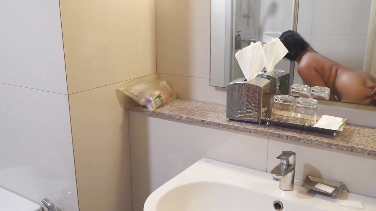 お風呂セッション中に大きなおっぱいを見て、ハードに