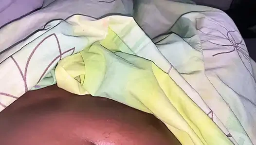 ГОРНИЧНАЯ МОКРЕЕТ С ЕЕ НОВЫМ ВИБРАТОРОМ