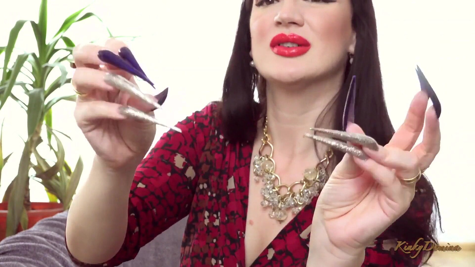 Tôn thờ móng tay stiletto của tôi đúng cách