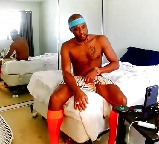 Kennie Jai Jerks and Shoots!