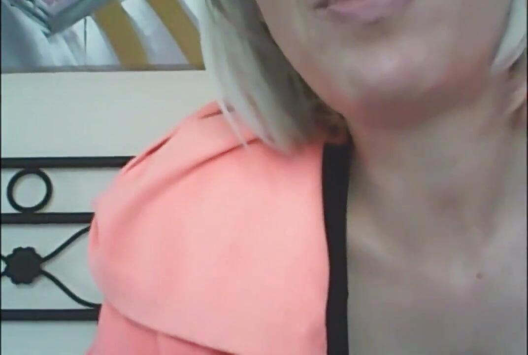 Přísahám s mojí přítelkyní Nicoletta Embassi, ukazuji ti moje prsa a Opravdu mluvím vulgárně. Jsme dvě zlobivé kamarádky