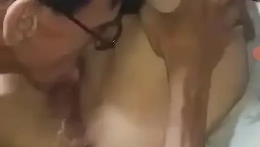 Benden çok zevk aldı .bunu yumruk sokması ve aynı anda yemesi için yaptığımda mutlu oluyor