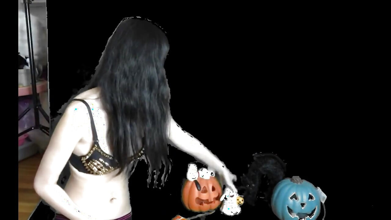 Halloween pumpkin play starring Alexandria Wu