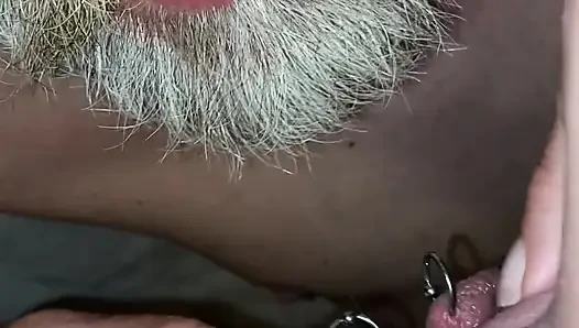 Amcık yalama ve işeme