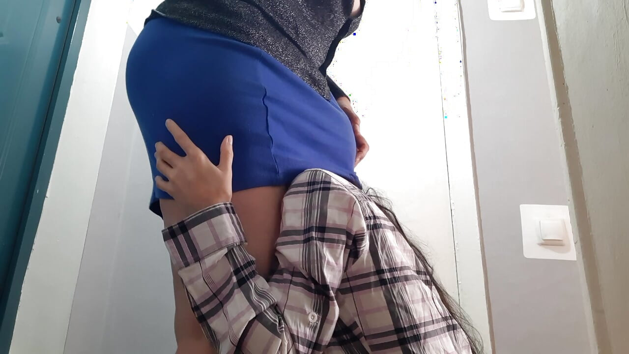 I paid the courier for food delivery with sex (with dirty talk)