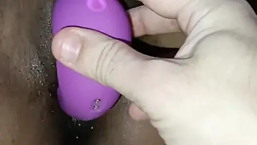 Seksi zenci sıska karımla boşalana ve fışkırtana kadar oynuyorum