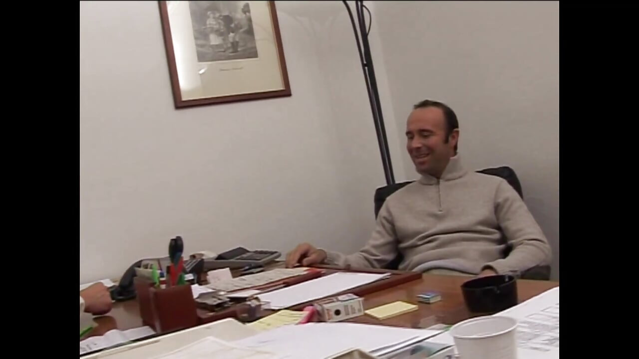 हॉट जिंजर इसे जोर से चूसना चाहती है