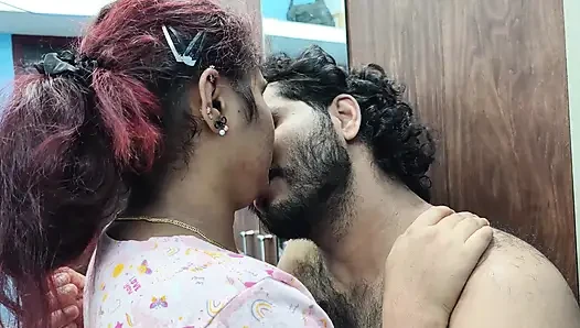 Göğüslü ateşli öpücük