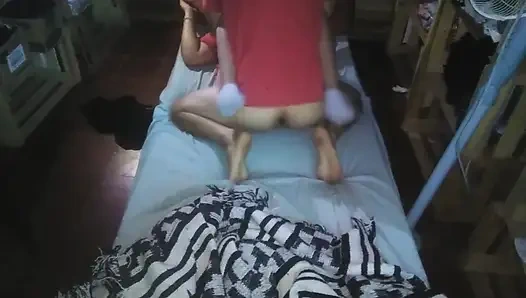 Мы трахаемся в миссионерской позе ночью